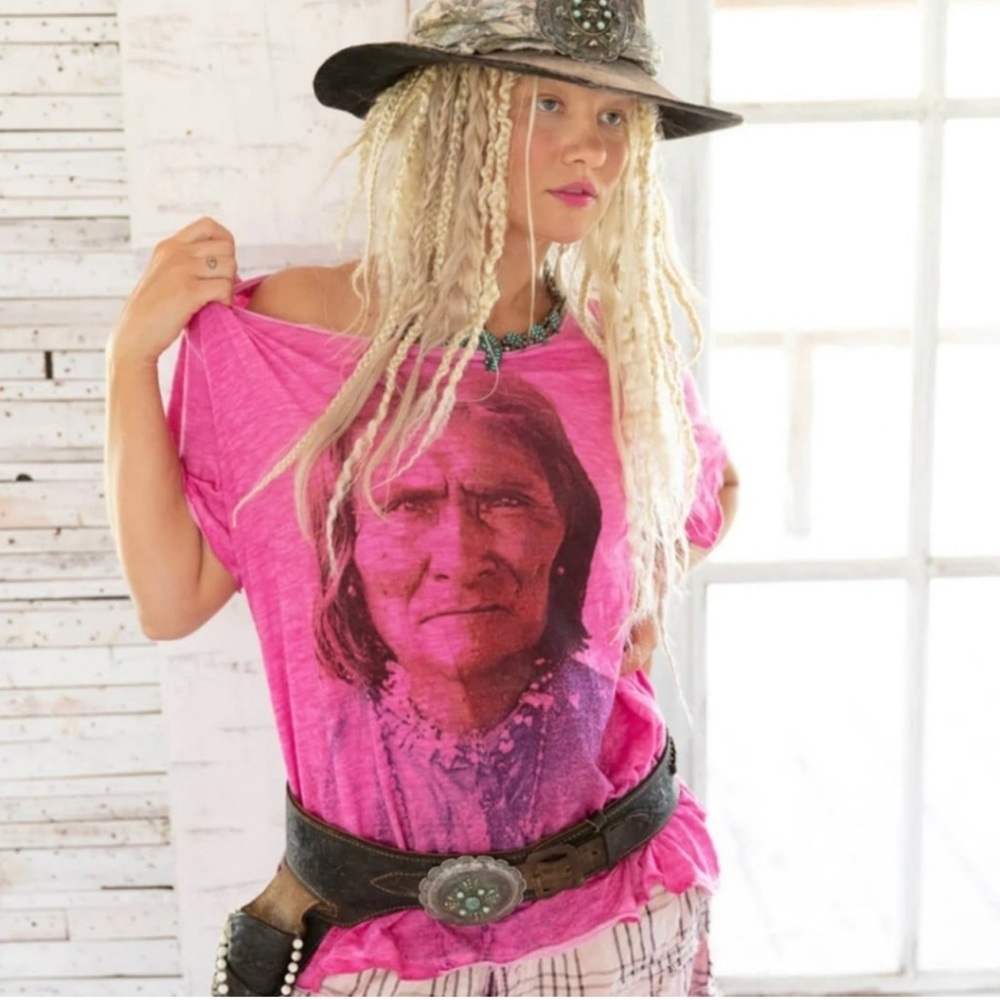 Magnolia Pearl Original Rare Geronimo T (bright pink) NWT **sold out**